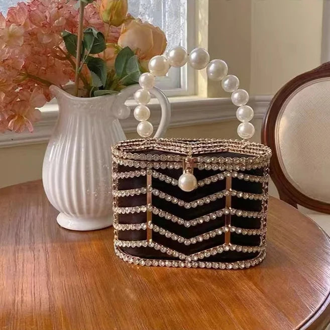 Crystal Pearl Clutch – Luxurious Evening Bag with Pearls and Sparkling Crystals