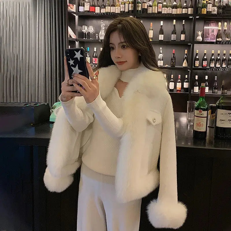 Elegant Faux Fur Tweed Coat – Women’s Stylish Winter Outerwear with Warm Faux Fur Trim