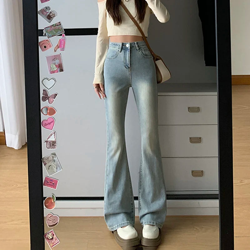Stylish Women's Flare Stretch Jeans – High-Waisted Comfortable Denim with Classic Flared Leg