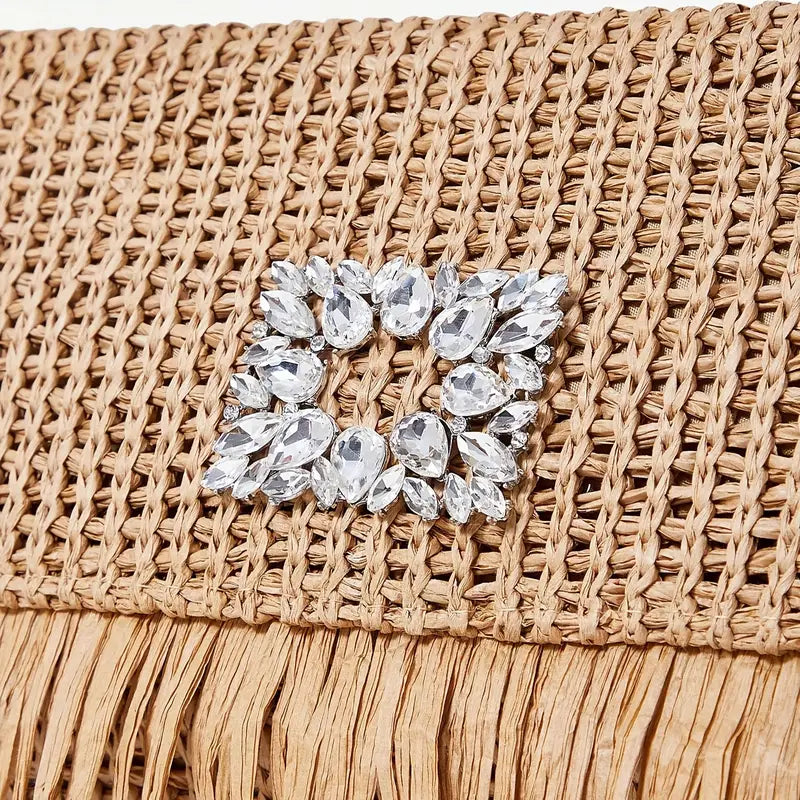 Crystal Fringe Straw Clutch – Sparkling Rhinestone Details on Boho-Inspired Evening Bag