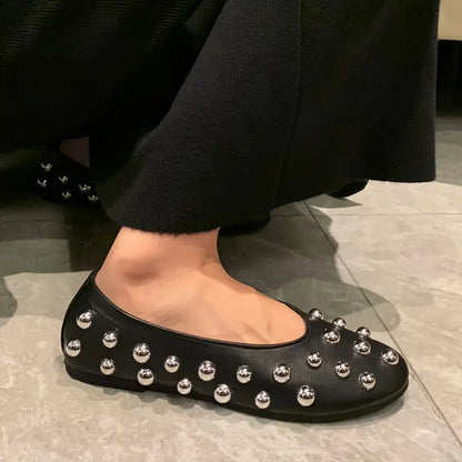 Chic Women’s Flat Shoes - Comfortable & Lightweight Walking Sneakers for Casual Attire