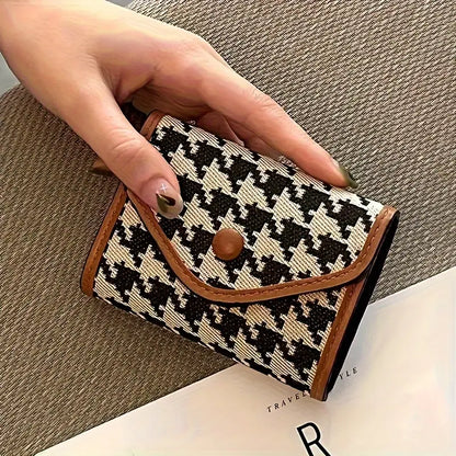 Mini Houndstooth Wallet – Compact, Stylish Women’s Accessory with Classic Pattern
