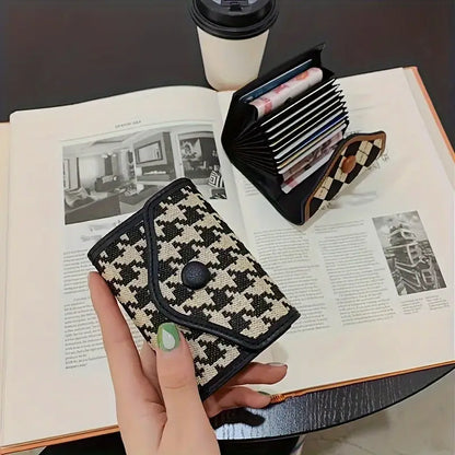 Mini Houndstooth Wallet – Compact, Stylish Women’s Accessory with Classic Pattern
