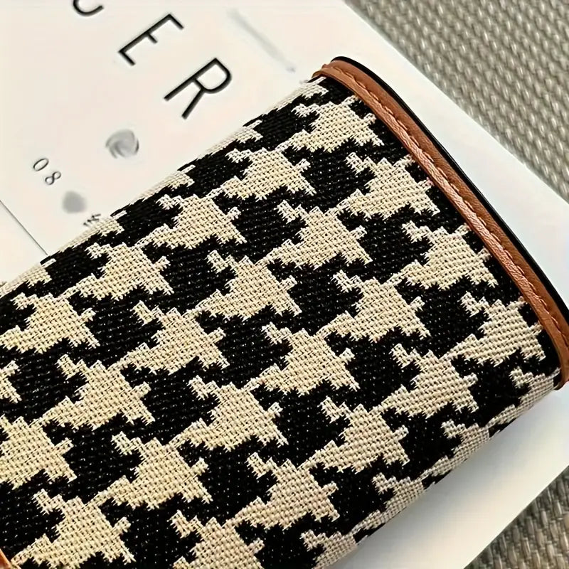 Mini Houndstooth Wallet – Compact, Stylish Women’s Accessory with Classic Pattern