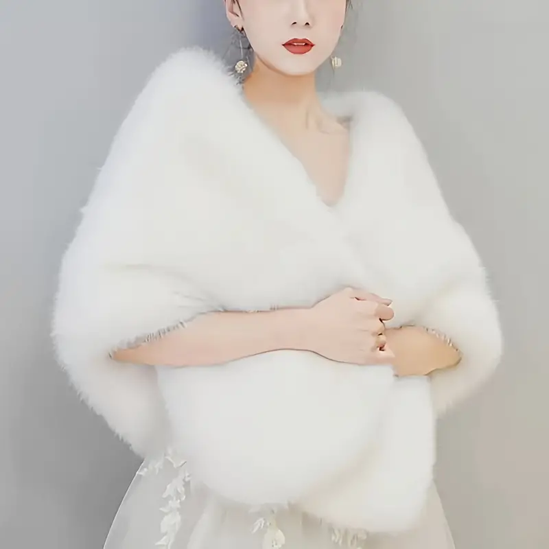 Elegant Faux Fur Shawl – Luxurious Winter Accessory for Women