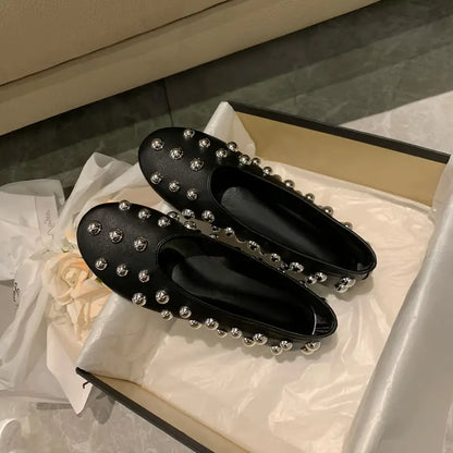 Chic Women’s Flat Shoes - Comfortable & Lightweight Walking Sneakers for Casual Attire