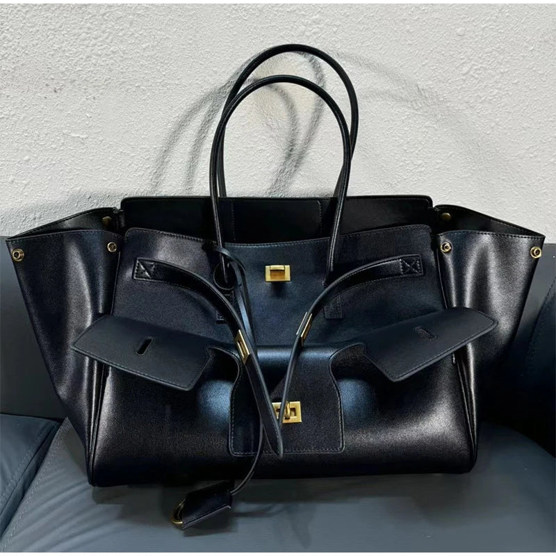Elegant Leather Lock Tote Bag – Secure and Stylish Women’s Handbag