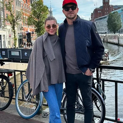 Elegant Cape Jacket – Timeless and Stylish Outerwear for Women