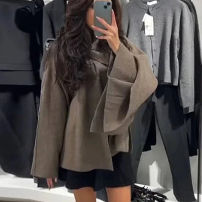 Elegant Cape Jacket – Timeless and Stylish Outerwear for Women