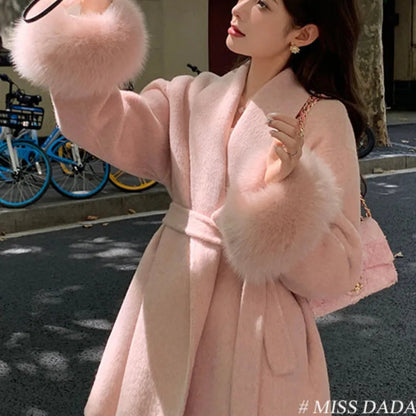 Stay chic and cozy with the [HAIBE] Fashionable Minimalist Lace-Up Cloak Style—a perfect blend of elegance and warmth for autumn and winter.