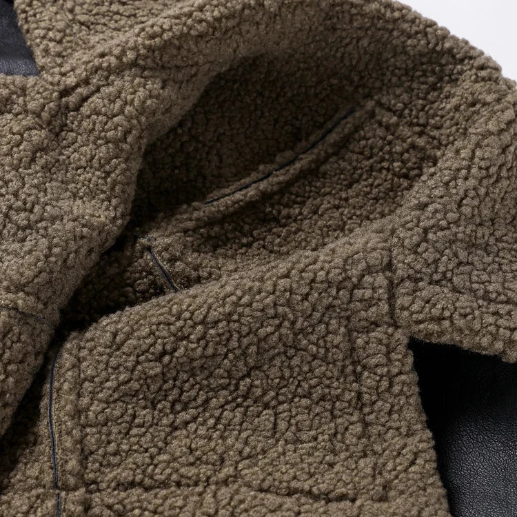 Chic Lamb Wool Cropped Jacket – Warm and Stylish Winter Outerwear for Women
