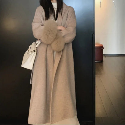 Stay chic and cozy with the [HAIBE] Fashionable Minimalist Lace-Up Cloak Style—a perfect blend of elegance and warmth for autumn and winter.