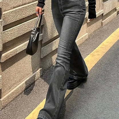 Stylish Women's Flare Stretch Jeans – High-Waisted Comfortable Denim with Classic Flared Leg