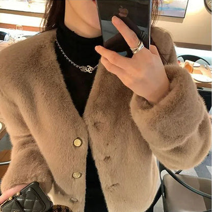 Luxurious Mink Fur Coat – Women’s Elegant and Warm Winter Outerwear