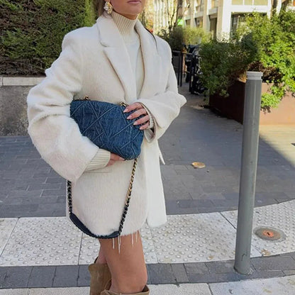 Elegant Lamb Wool Lapel Coat – Warm and Sophisticated Winter Outerwear for Women