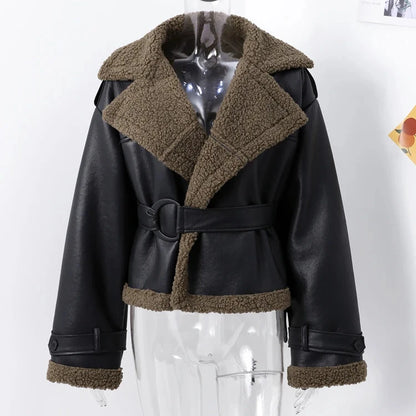 Chic Lamb Wool Cropped Jacket – Warm and Stylish Winter Outerwear for Women