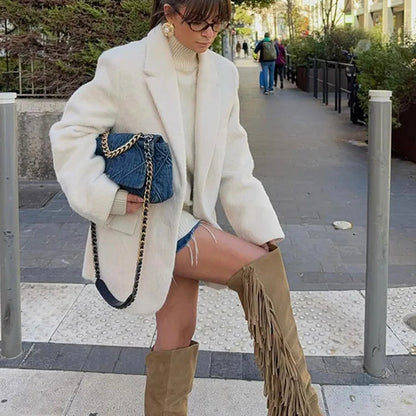 Elegant Lamb Wool Lapel Coat – Warm and Sophisticated Winter Outerwear for Women