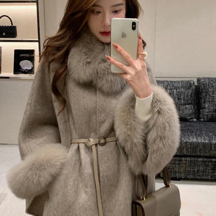 Elegant Women’s Fox Fur Wool Cape Shawl with Luxurious Fur Trim