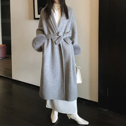 Stay chic and cozy with the [HAIBE] Fashionable Minimalist Lace-Up Cloak Style—a perfect blend of elegance and warmth for autumn and winter.