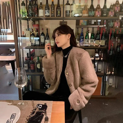 Luxurious Mink Fur Coat – Women’s Elegant and Warm Winter Outerwear