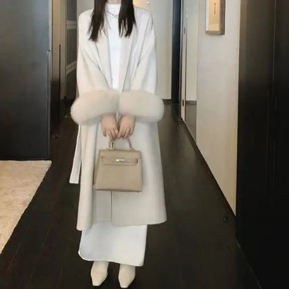 Stay chic and cozy with the [HAIBE] Fashionable Minimalist Lace-Up Cloak Style—a perfect blend of elegance and warmth for autumn and winter.