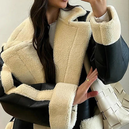 Chic Contrast Lamb Wool Coat - Loose Fit, Versatile Street Style Autumn Outerwear for Women 2024