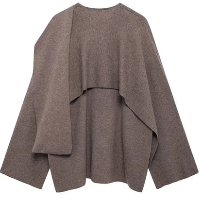 Elegant Cape Jacket – Timeless and Stylish Outerwear for Women