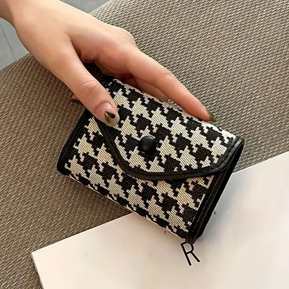 Mini Houndstooth Wallet – Compact, Stylish Women’s Accessory with Classic Pattern