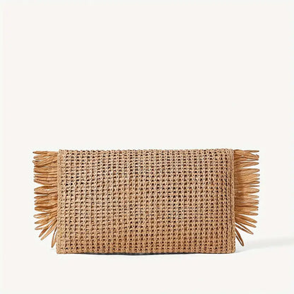 Crystal Fringe Straw Clutch – Sparkling Rhinestone Details on Boho-Inspired Evening Bag