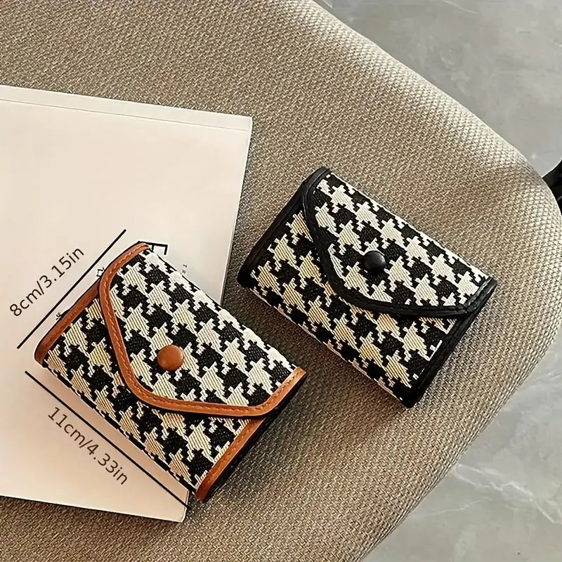 Mini Houndstooth Wallet – Compact, Stylish Women’s Accessory with Classic Pattern