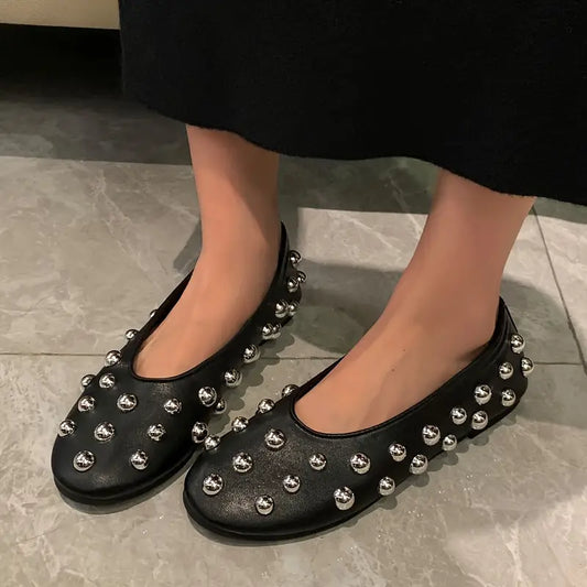Chic Women’s Flat Shoes - Comfortable & Lightweight Walking Sneakers for Casual Attire