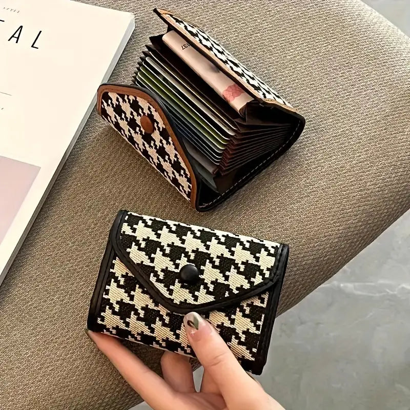 Mini Houndstooth Wallet – Compact, Stylish Women’s Accessory with Classic Pattern